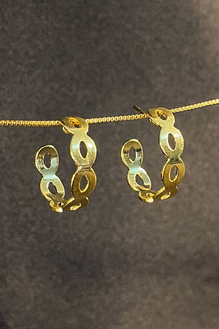 Brinco Argolinha com Vazados Ovais Banhado em Ouro 18k