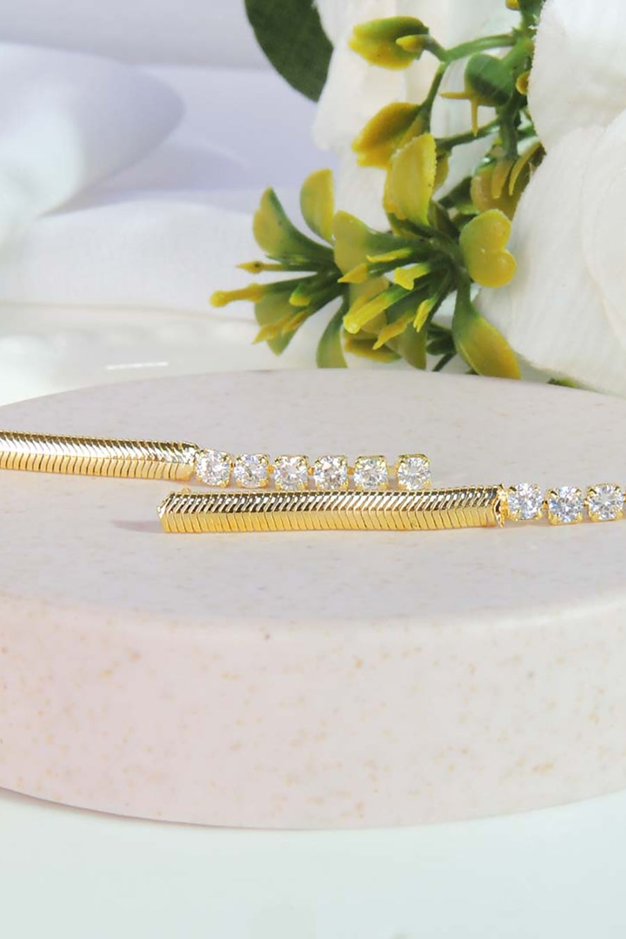 Brinco de Fita com Zircônias na Ponta Banhado em Ouro 18k